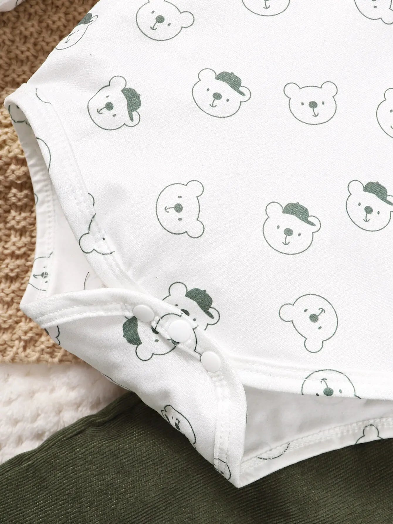 Babyset Mit Bärenmotiv - Langarmoberteil Und Grüne Hose Für 3-24 Monate, Nachhaltige Materialien 3