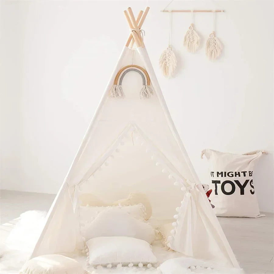 Spielzeugzelt Tipi fuer Kinder aus Baumwolle mit Holzstaeben zum Spielen und Verstecken